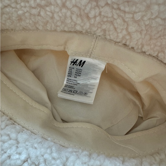 H&M Sherpa bucket hat. Cream color. - Picture 2 of 3